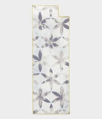 Manduka Yogitoes Skidless Yoga Mat Towel 71'' - White Light 3.0