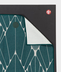 Manduka Yogitoes Skidless Yoga Mat Towel 71'' - Devotion Rainforest 3.0
