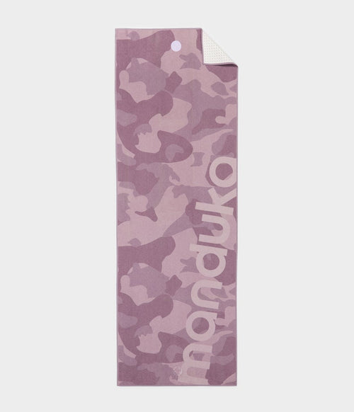 Manduka Yogitoes Skidless Yoga Mat Towel 71'' - Camo Elderberry 3.0