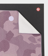 Manduka Yogitoes Skidless Yoga Mat Towel 71'' - Camo Elderberry 3.0