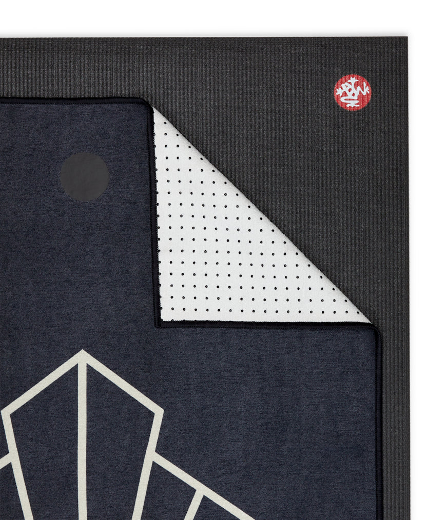 Manduka Yogitoes Skidless Yoga Mat Towel 71'' - Nouveau Totem 3.0