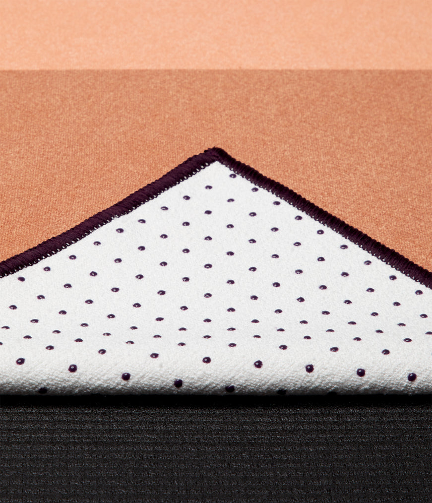 Manduka Yogitoes Skidless Yoga Mat Towel 71'' - Palm Punch 3.0