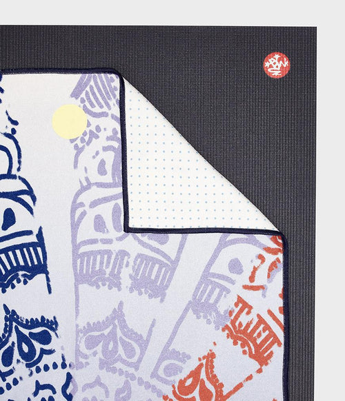 Manduka Yogitoes Skidless Yoga Mat Towel - Chakra Print Blue 2.0